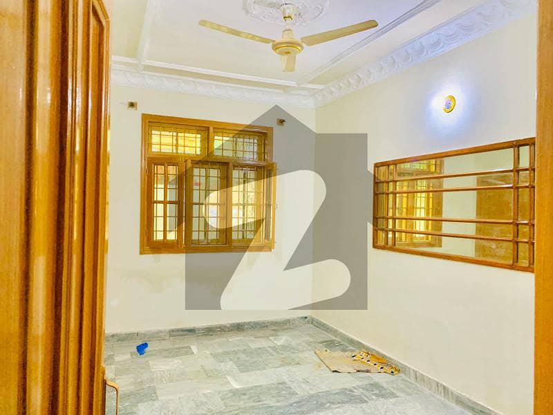Centrally Located Lower Portion For rent In Hayatabad Phase 7 - E5 Available