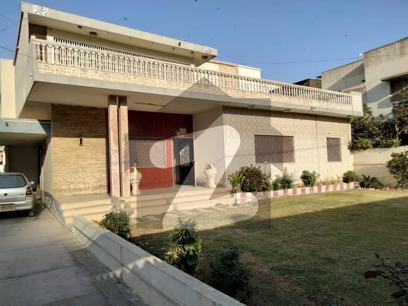 الہلال سوسائٹی کراچی میں 7 کمروں کا 1 کنال مکان 12.0 کروڑ میں برائے فروخت۔