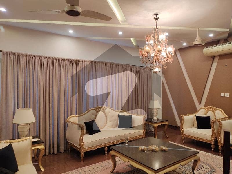ڈی ایچ اے فیز 5 - بلاک سی فیز 5,ڈیفنس (ڈی ایچ اے),لاہور میں 5 کمروں کا 1 کنال مکان 2.5 لاکھ میں کرایہ پر دستیاب ہے۔