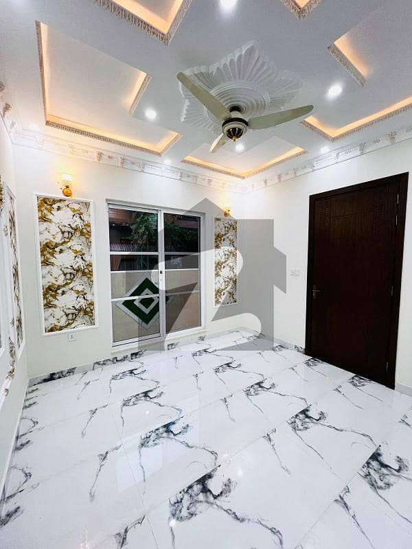بھینی روڈ لاہور میں 4 کمروں کا 5 مرلہ مکان 1.34 کروڑ میں برائے فروخت۔