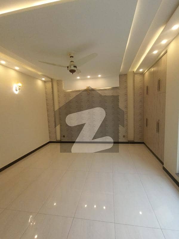 اسٹیٹ لائف ہاؤسنگ سوسائٹی لاہور میں 3 کمروں کا 5 مرلہ مکان 2.15 کروڑ میں برائے فروخت۔