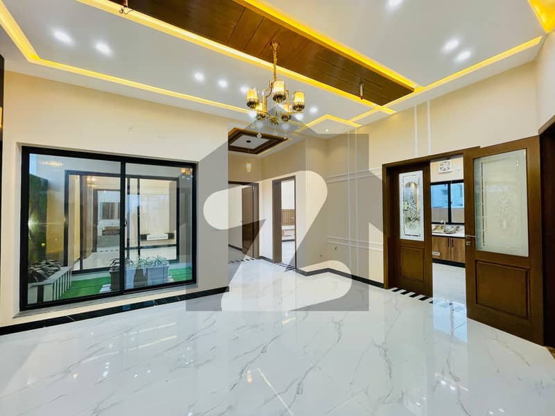 10 Marla Park Facing House Available For Sale Royal Orchard, Multan