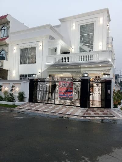 الرحمان گارڈن فیز 2 الرحمان گارڈن,لاہور میں 7 کمروں کا 11 مرلہ مکان 4.25 کروڑ میں برائے فروخت۔