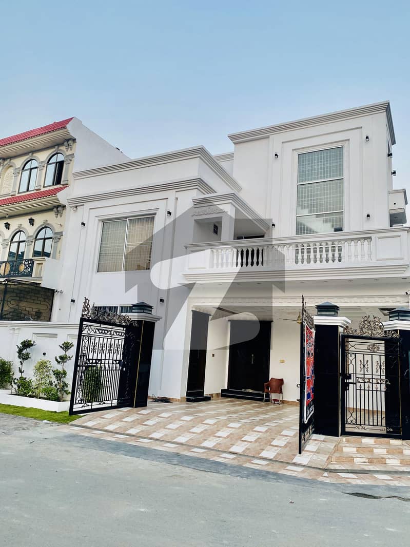 الرحمان گارڈن فیز 2 الرحمان گارڈن,لاہور میں 8 کمروں کا 11 مرلہ مکان 4.3 کروڑ میں برائے فروخت۔