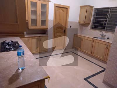 E-11 1 Kanal Upper Portion 3beds DD TV Lounge Separate Gate For Rent