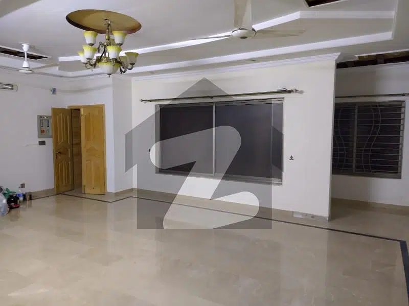 E-11 1 Kanal Upper Portion 3beds DD TV Lounge Separate Gate For Rent