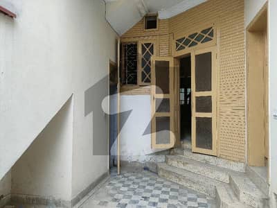 حیات آباد فیز 4 حیات آباد,پشاور میں 5 کمروں کا 5 مرلہ مکان 50.0 ہزار میں کرایہ پر دستیاب ہے۔