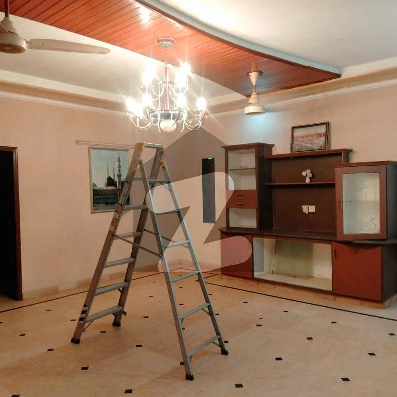 نشیمنِ اقبال فیز 1 نشیمنِ اقبال,لاہور میں 3 کمروں کا 10 مرلہ بالائی پورشن 45.0 ہزار میں کرایہ پر دستیاب ہے۔
