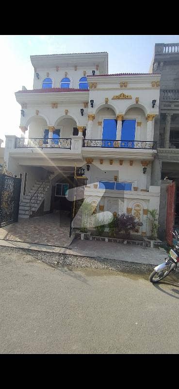 الرحمان گارڈن فیز 2 الرحمان گارڈن,لاہور میں 5 کمروں کا 5 مرلہ مکان 1.47 کروڑ میں برائے فروخت۔