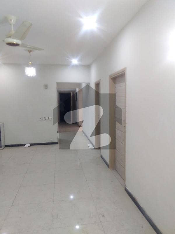 3 Bed Dd 200 Sq Yd Flat For Rent