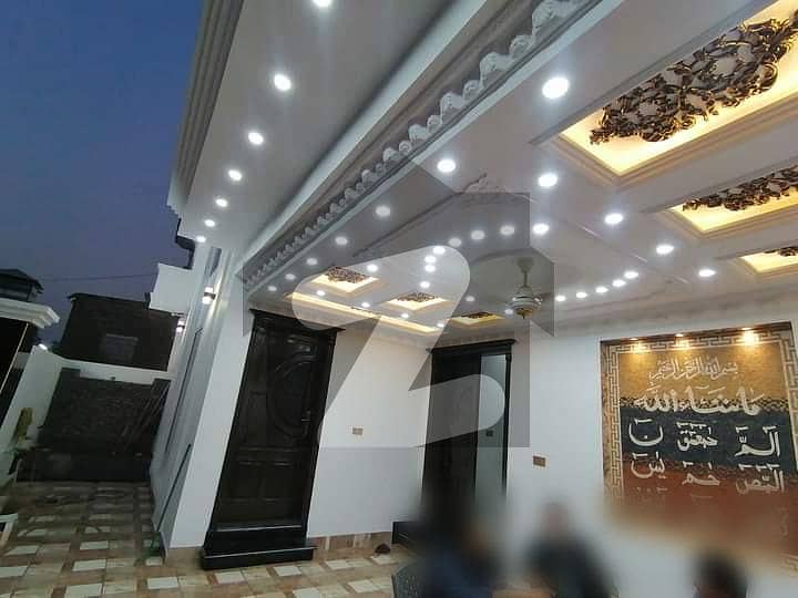 الرحمان گارڈن فیز 2 الرحمان گارڈن,لاہور میں 6 کمروں کا 11 مرلہ مکان 3.55 کروڑ میں برائے فروخت۔