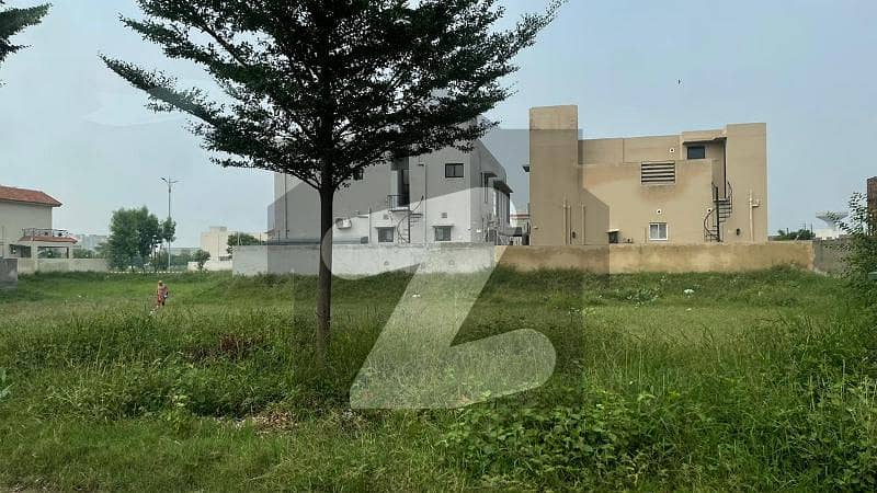 1 Kanal Ideal Location Near Park Direct Approach 1 Kanal Ideal Location Near Park Direct Approach
