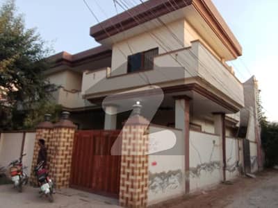 نشیمن کالونی ملتان میں 6 کمروں کا 10 مرلہ مکان 60.0 ہزار میں کرایہ پر دستیاب ہے۔