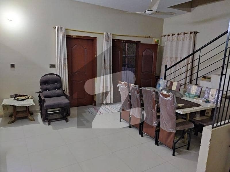 شاہراہِ فیصل کراچی میں 6 کمروں کا 10 مرلہ مکان 3.25 لاکھ میں کرایہ پر دستیاب ہے۔