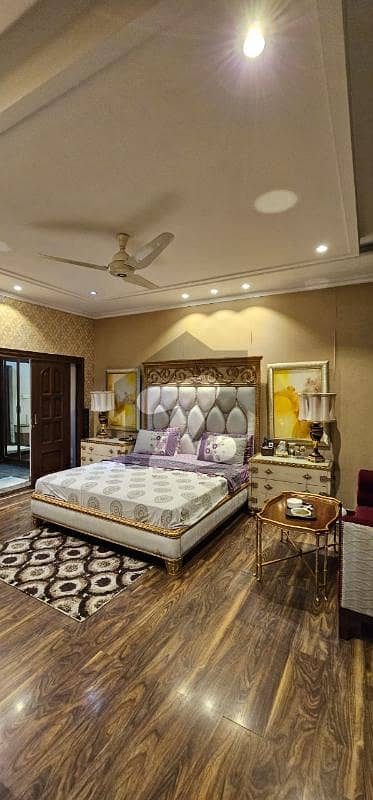 رضا ٹاؤن فیصل آباد میں 6 کمروں کا 18 مرلہ مکان 1.99 لاکھ میں کرایہ پر دستیاب ہے۔