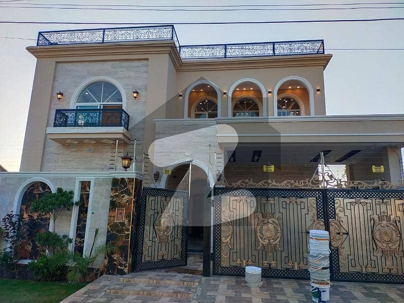 چنار باغ ۔ شاہین بلاک چنار باغ,لاہور میں 7 کمروں کا 1 کنال مکان 5.0 کروڑ میں برائے فروخت۔