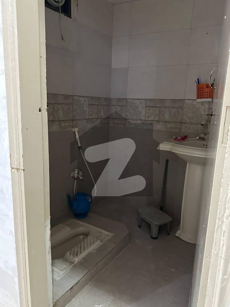 FLAT AVAILABLE FOR RENT ( NEAR HASAN SQUARE) GulshaneIqbal Block 13