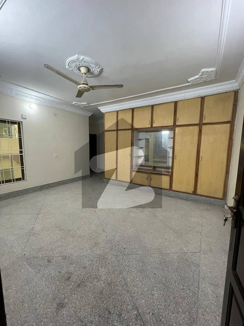 ورسک روڈ پشاور میں 10 کمروں کا 13 مرلہ مکان 3.0 کروڑ میں برائے فروخت۔