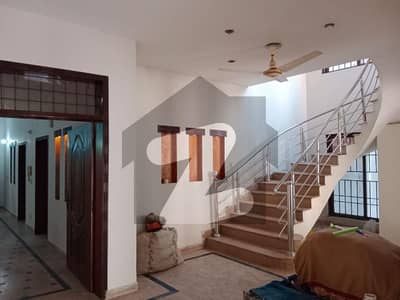 ایچیسن سوسائٹی لاہور میں 6 کمروں کا 1 کنال مکان 4.5 کروڑ میں برائے فروخت۔