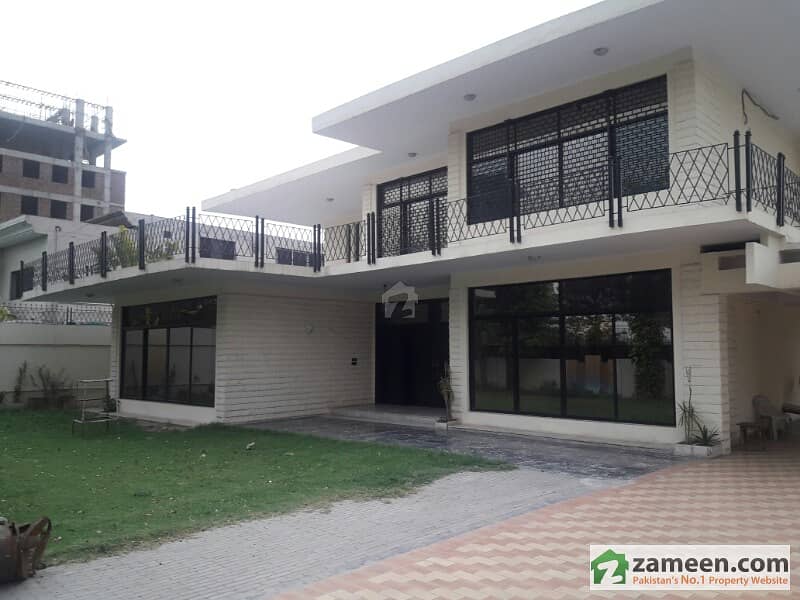 2 Kanal House On Main Boulevard Road New Gardan Town Lahore