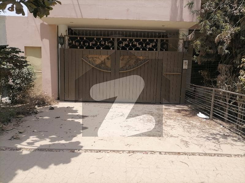 Reserve A Centrally Located House In Farid Town