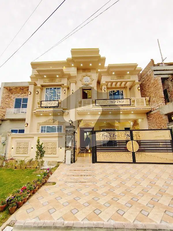 Luxurious Brand New Triple Storey House Available Near To Park N Market