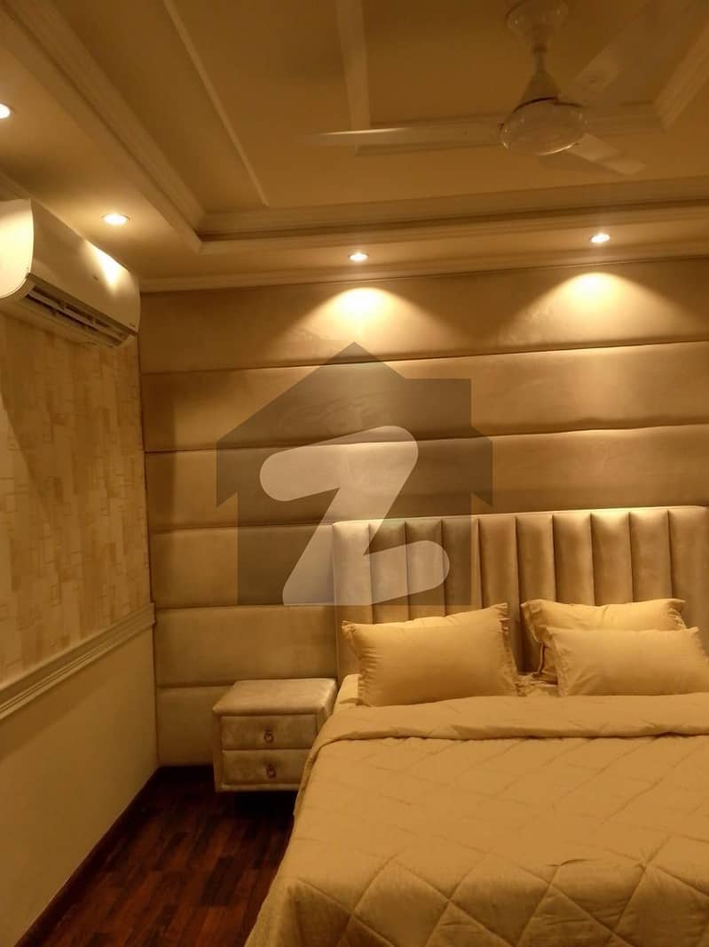 ڈی ایچ اے فیز 5 - بلاک کے فیز 5,ڈیفنس (ڈی ایچ اے),لاہور میں 5 کمروں کا 10 مرلہ مکان 2.5 لاکھ میں کرایہ پر دستیاب ہے۔