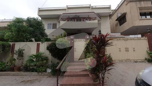 کے ڈی اے آفیسرز سوسائٹی گلشنِ اقبال ٹاؤن,کراچی میں 8 کمروں کا 16 مرلہ مکان 15.5 کروڑ میں برائے فروخت۔