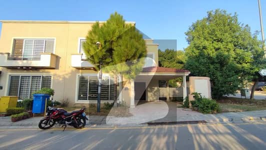 BEAUTIFULL CORNER DEFENCE VILLA AVAILABLE FOR SALE