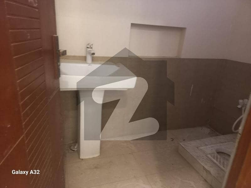 Prime Location Ideal Flat For sale In Karachi Administration Employees Society