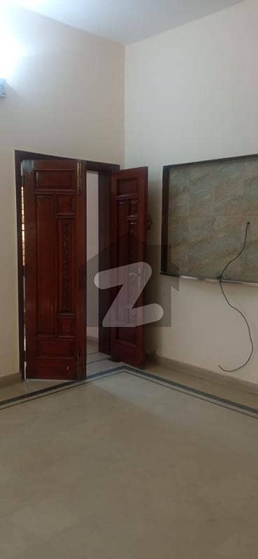 طارق گارڈنز ۔ بلاک ای طارق گارڈنز,لاہور میں 6 کمروں کا 10 مرلہ مکان 3.9 کروڑ میں برائے فروخت۔
