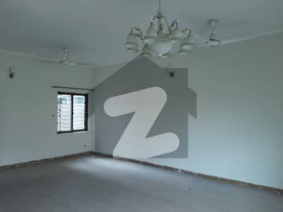 پی اے ایف فالکن کمپلیکس گلبرگ,لاہور میں 4 کمروں کا 14 مرلہ مکان 7.75 کروڑ میں برائے فروخت۔
