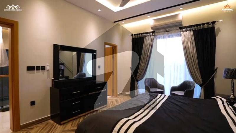 کینٹ سیالکوٹ میں 9 کمروں کا 18 مرلہ مکان 15.0 کروڑ میں برائے فروخت۔