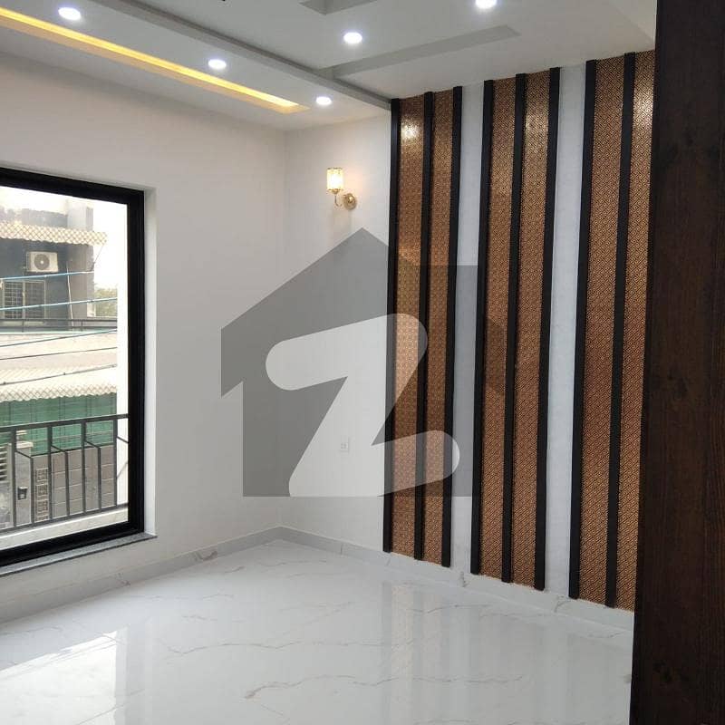 کینال روڈ فیصل آباد میں 3 کمروں کا 5 مرلہ مکان 2.1 کروڑ میں برائے فروخت۔