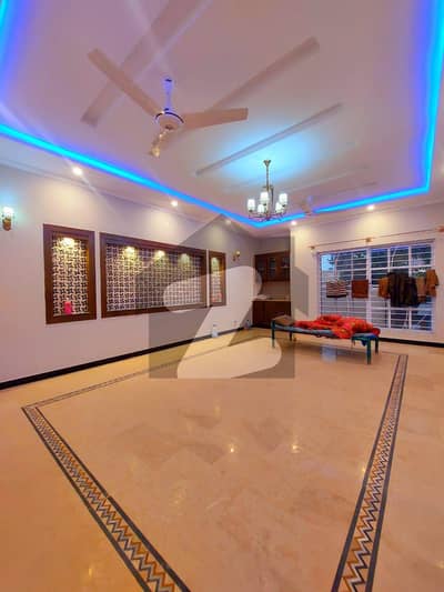 Prominently-Located 1 Kanal House Available In Bahria Safari Valley - Sector E