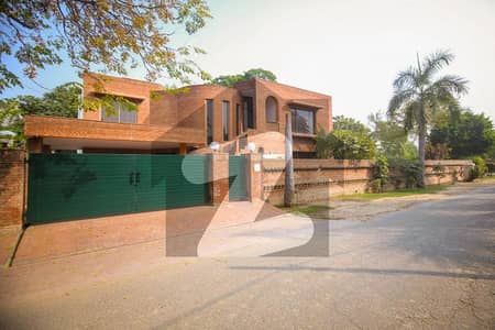 1 kanal House with 1 Kanal Lawn for Rent in Phase 1 DHA