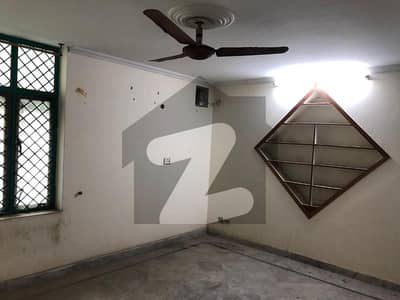 1 BED ROOM PORTION AVAILABLE FOR RENT NEAR JAIL ROAD
