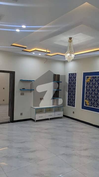 رضوان گارڈن سکیم لاہور میں 6 کمروں کا 10 مرلہ مکان 3.0 کروڑ میں برائے فروخت۔
