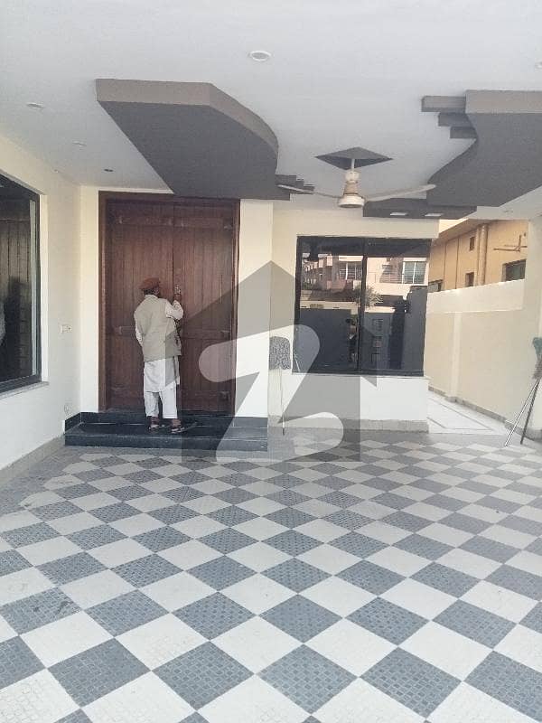 Kanal Full House With 6 Bedrooms Kanal Full House With 6 Bedrooms