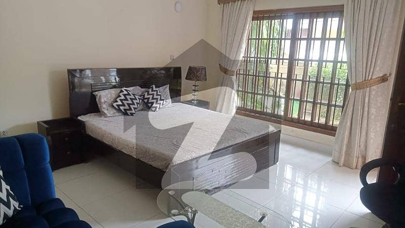 defence room for rent in bungalow semi furnished