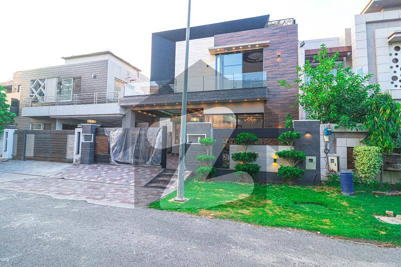 DHA PHASE 8 Beautiful10 Marla House for Sale Available