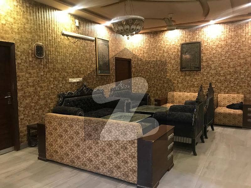 سوساں روڈ فیصل آباد میں 6 کمروں کا 1 کنال مکان 5.5 کروڑ میں برائے فروخت۔