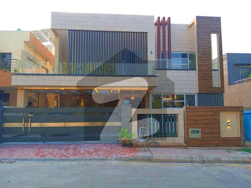 بحریہ ٹاؤن فیز 1 بحریہ ٹاؤن راولپنڈی,راولپنڈی میں 6 کمروں کا 1 کنال مکان 11.5 کروڑ میں برائے فروخت۔