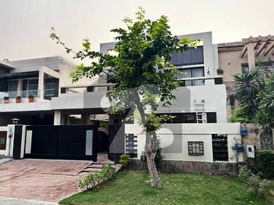 Out Of Market Option 10 Marla Well Maintained Modern Design Bungalow On Top Location For Sale In DHA Phase 6 Lahore