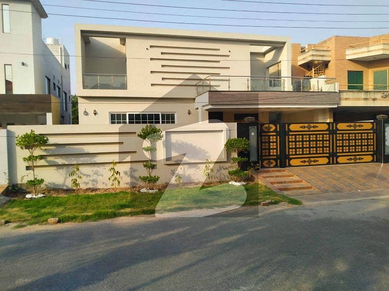 این ایف سی 1 لاہور میں 1 کنال مکان 7.2 کروڑ میں برائے فروخت۔ این ایف سی 1 لاہور میں 1 کنال مکان 7.2 کروڑ میں برائے فروخت۔