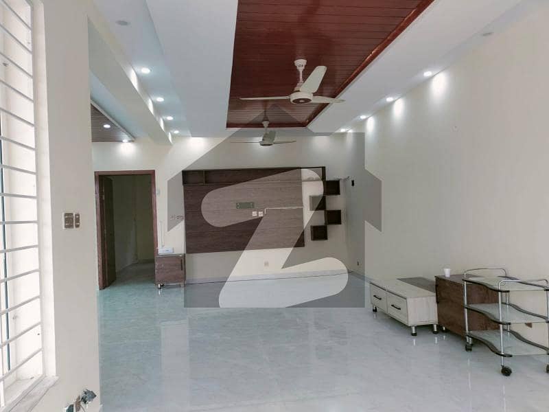 بحریہ ٹاؤن فیز 8 بحریہ ٹاؤن راولپنڈی,راولپنڈی میں 5 کمروں کا 7 مرلہ مکان 80.0 ہزار میں کرایہ پر دستیاب ہے۔