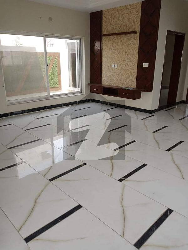 10 Marla Luxury House For Sale In Medical Housing Society Lahore.