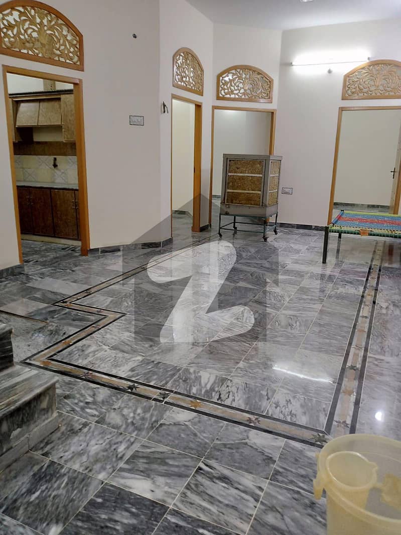 گھڑی احمدا روڈ گجرات میں 4 کمروں کا 5 مرلہ مکان 78.0 لاکھ میں برائے فروخت۔