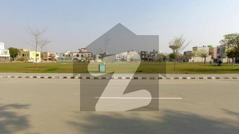 لیک سٹی - گالف ویو لیک سٹی,رائیونڈ روڈ,لاہور میں 4 کنال رہائشی پلاٹ 30.0 کروڑ میں برائے فروخت۔
