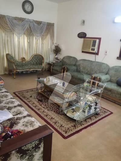 سمن آباد مین بولیورڈ سمن آباد,لاہور میں 8 کمروں کا 10 مرلہ مکان 8.5 کروڑ میں برائے فروخت۔